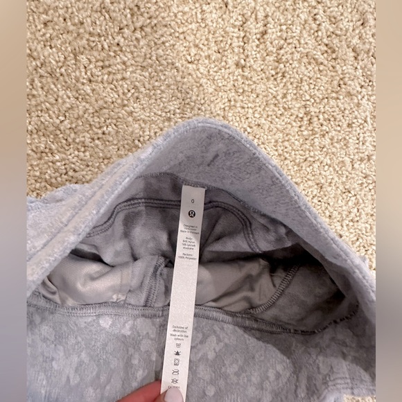 Lululemon jogger like new - Picture 3 of 4